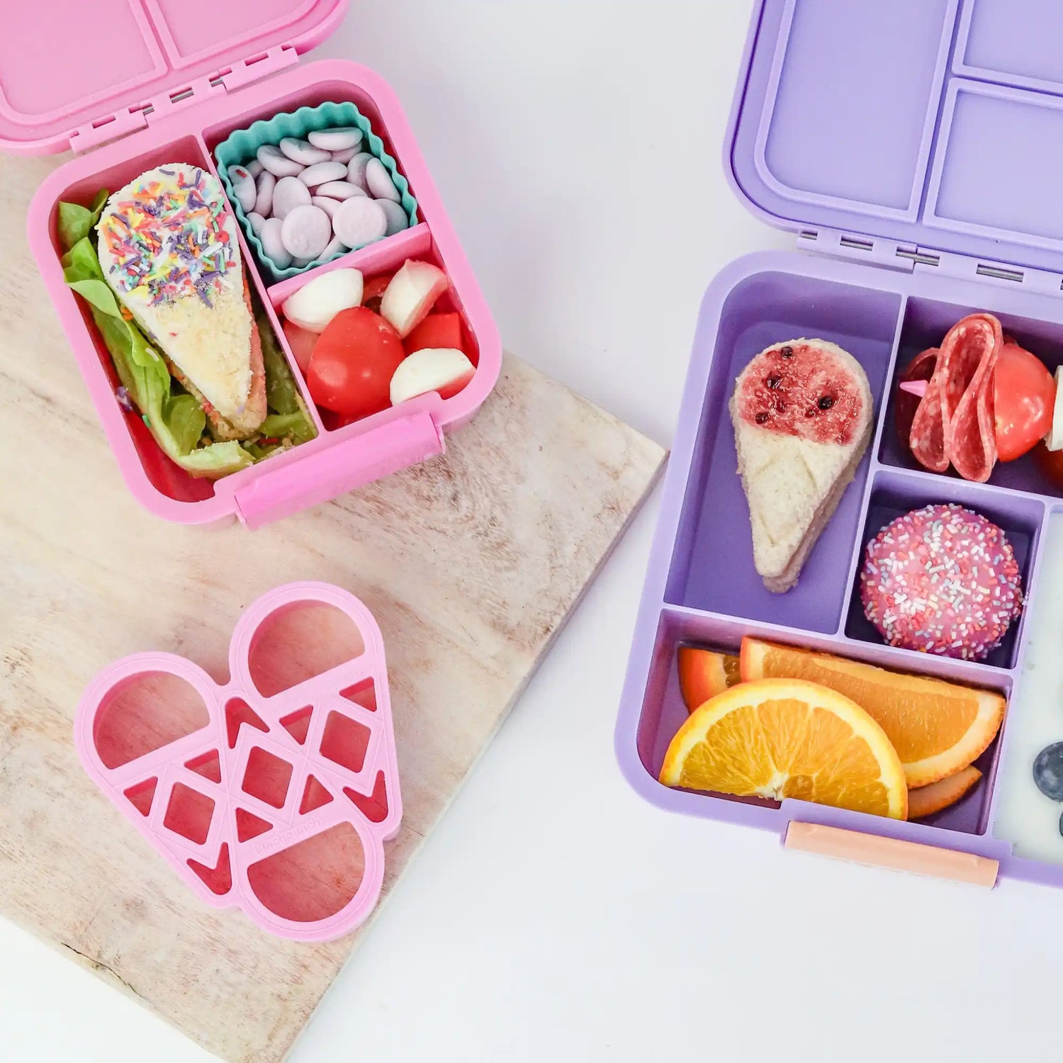 Cajas de almuerzo bento coloridas.